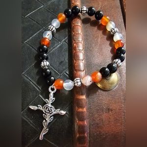 Bracelet beaded with natural gemstones